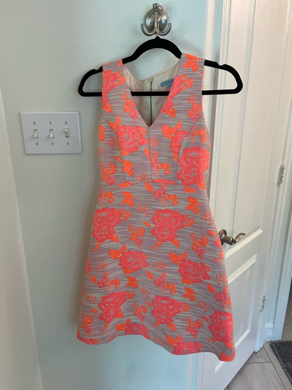 ANTONIO MELANI Sleeveless V-Neck Fit & Flare Dress in Coral and Gray